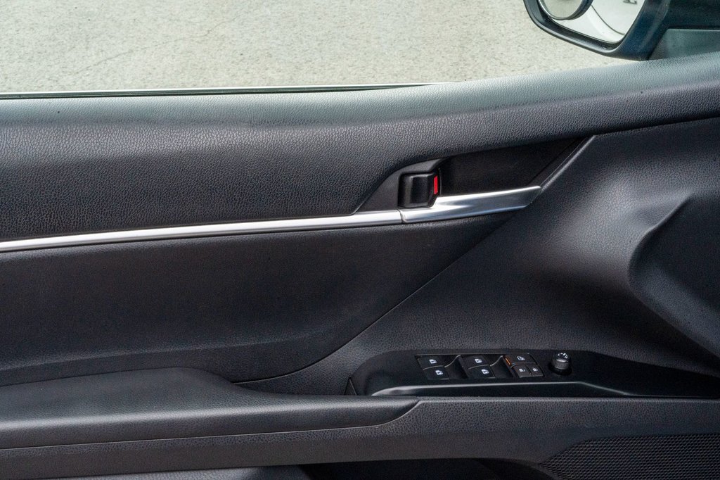 2019 Toyota Camry SE **JAMAIS ACCIDENTÉ+CAMÉRA+MAG+BLUETOOTH** in Charlemagne, Quebec - 22 - w1024h768px