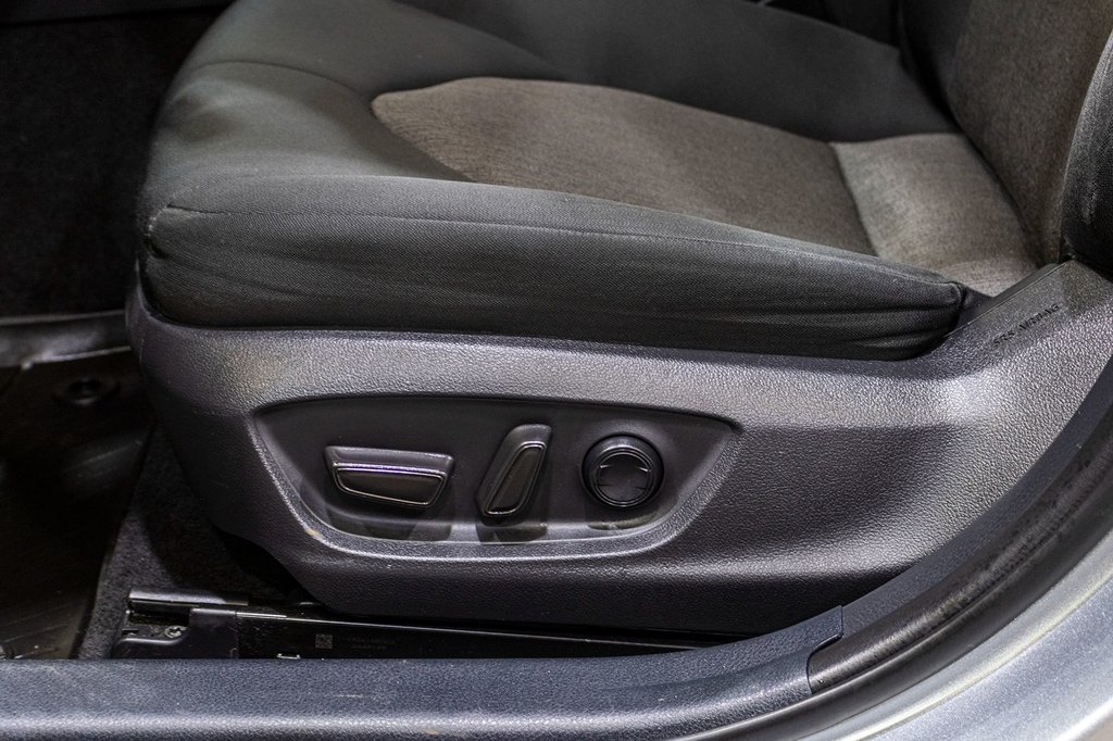 Toyota Camry LE 2020 à Saint-Jérôme, Québec - 22 - w1024h768px