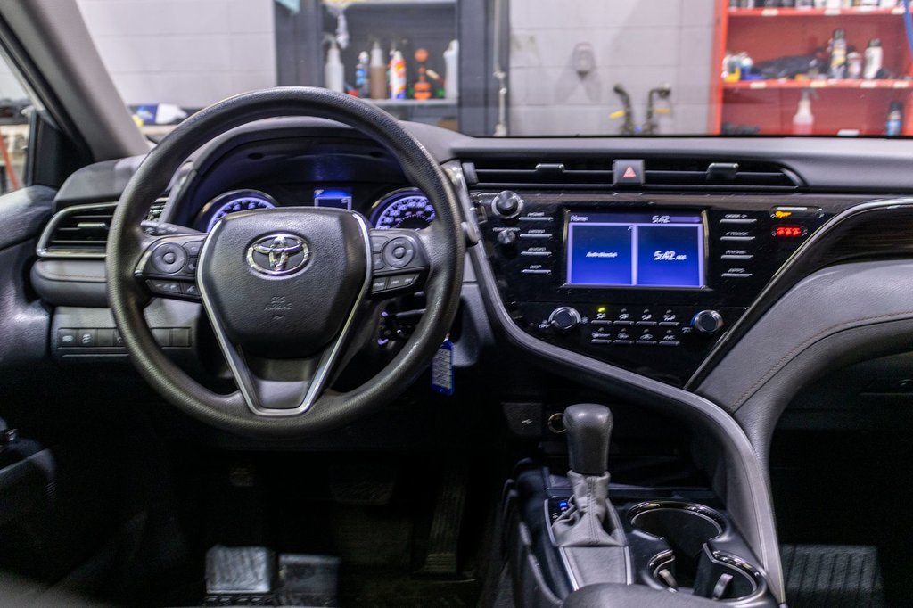 Toyota Camry LE 2020 à Saint-Jérôme, Québec - 7 - w1024h768px