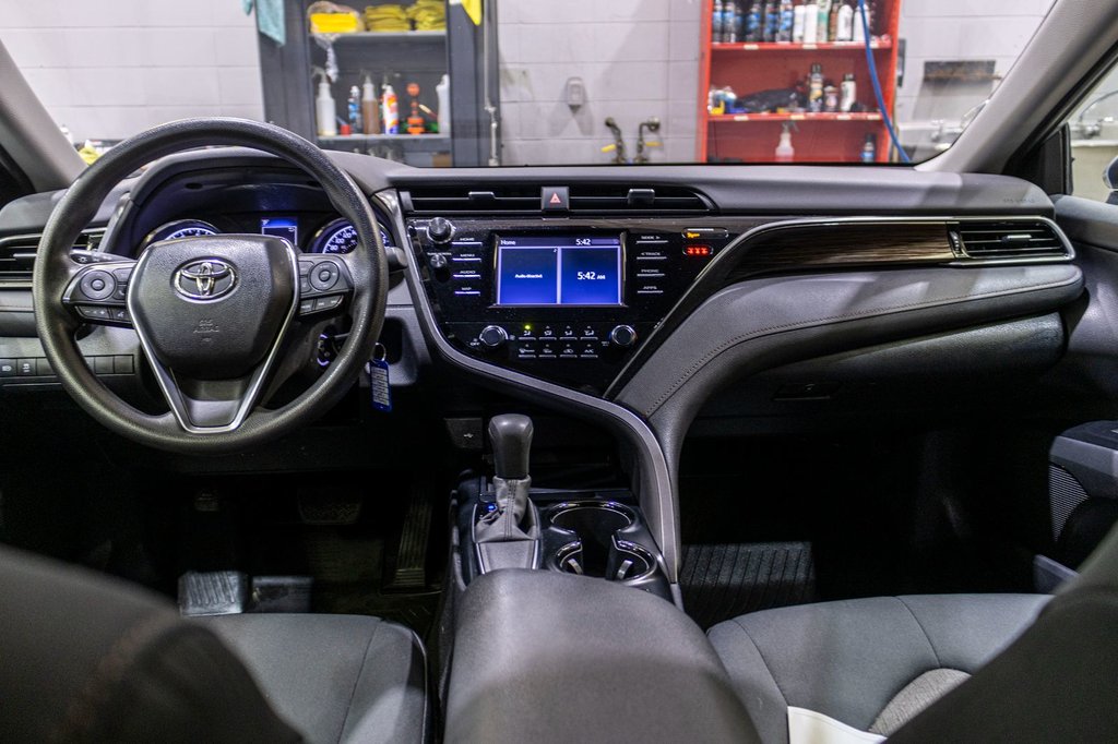 Toyota Camry LE 2020 à Saint-Jérôme, Québec - 20 - w1024h768px