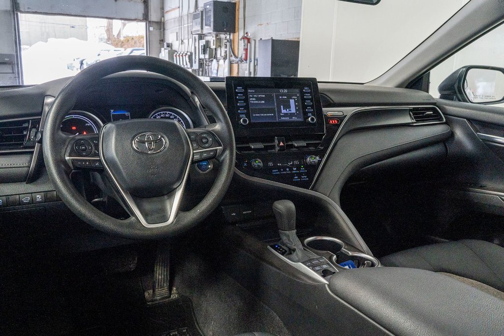 Toyota Camry Hybrid LE **JAMAIS ACCIDENTÉ** CAMÉRA+CARPLAY+MAG 2021 à Charlemagne, Québec - 6 - w1024h768px