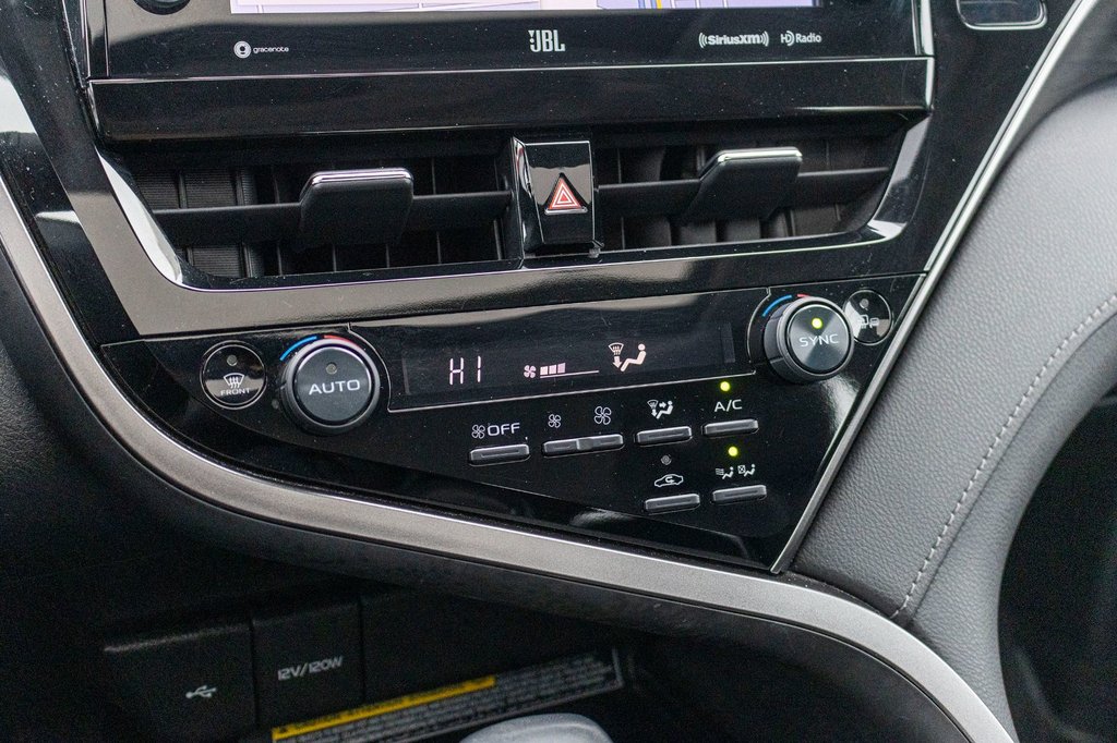 Toyota Camry Hybrid XLE 2021 à Charlemagne, Québec - 14 - w1024h768px