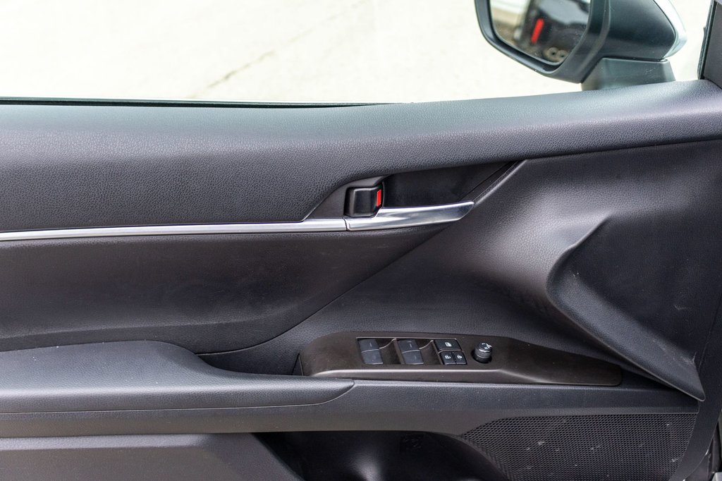 Toyota Camry SE AWD **CUIR+CARPLAY+CAMÉRA+MAG** 2023 à Saint-Jérôme, Québec - 25 - w1024h768px
