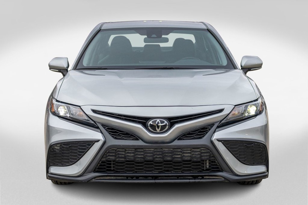 Toyota Camry SE AWD **CUIR+CARPLAY+CAMÉRA+MAG** 2023 à Saint-Jérôme, Québec - 2 - w1024h768px