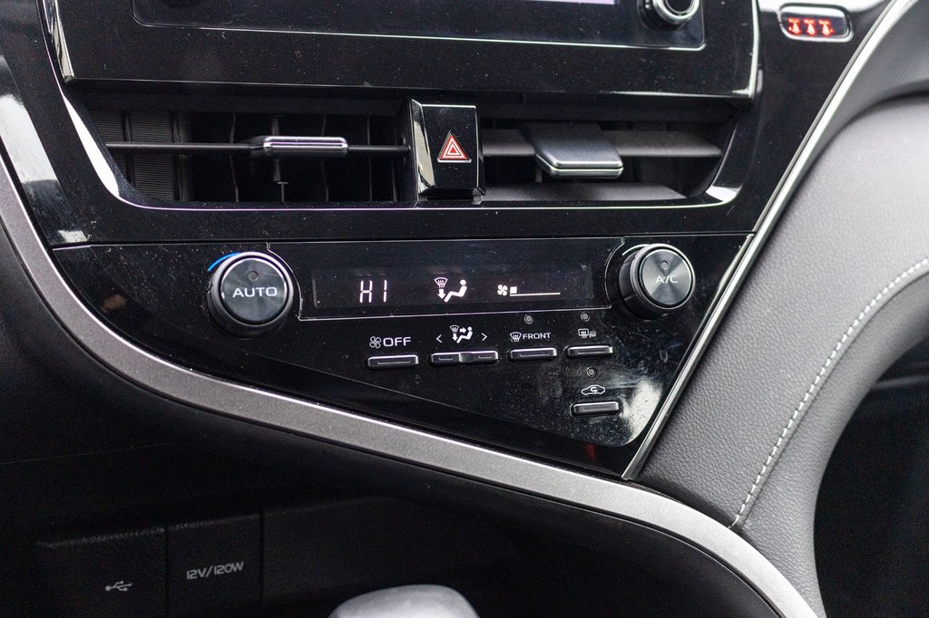 Toyota Camry SE AWD **CUIR+CARPLAY+CAMÉRA+MAG** 2023 à Saint-Jérôme, Québec - 14 - w1024h768px