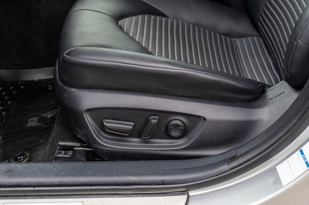 Toyota Camry SE AWD **CUIR+CARPLAY+CAMÉRA+MAG** 2023 à Saint-Jérôme, Québec - 23 - w1024h768px
