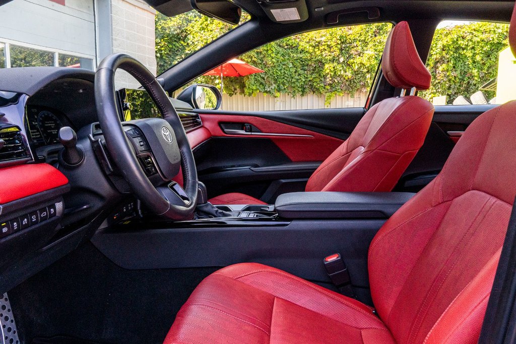 Toyota Camry Hybride XSE **CUIR ROUGE+TOIT PANO+19PO+JBL+CAMÉRA 360** 2025 à Charlemagne, Québec - 21 - w1024h768px