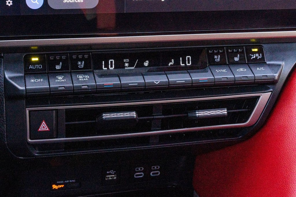 Toyota Camry Hybride XSE **CUIR ROUGE+TOIT PANO+19PO+JBL+CAMÉRA 360** 2025 à Charlemagne, Québec - 14 - w1024h768px