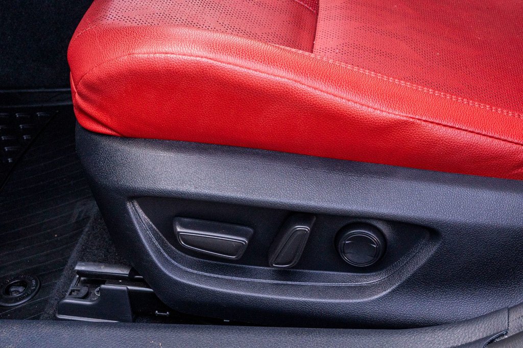 Toyota Camry Hybride XSE **CUIR ROUGE+TOIT PANO+19PO+JBL+CAMÉRA 360** 2025 à Charlemagne, Québec - 22 - w1024h768px