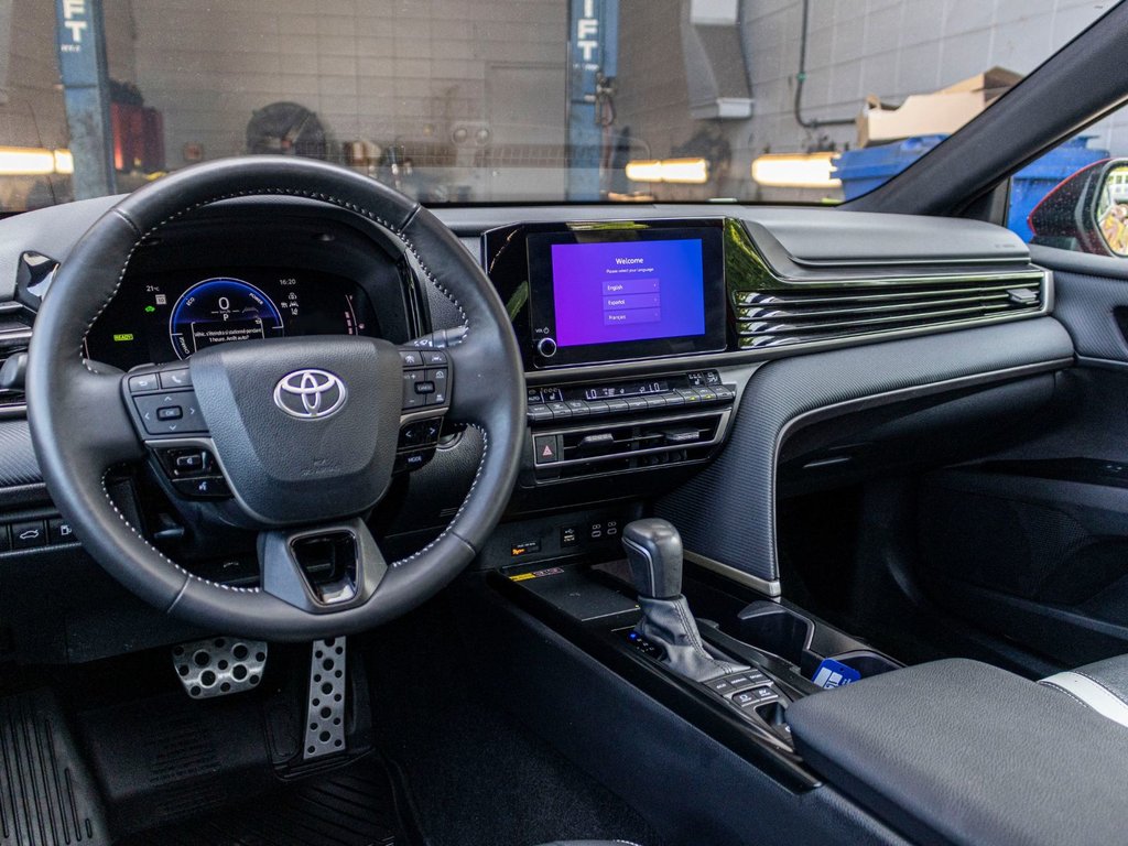 2025 Toyota Camry SE AMÉLIORÉ AWD **JAMAIS ACCIDENTÉ+TOIT+MAG+CUIR** in Saint-Jérôme, Quebec - 7 - w1024h768px