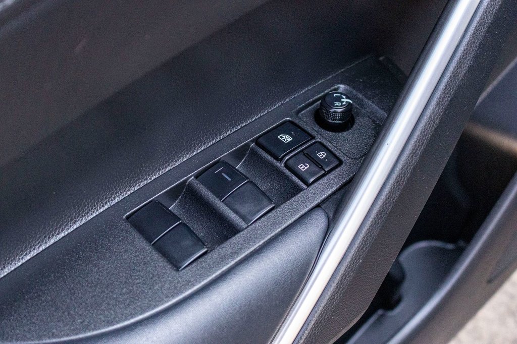 Toyota COROLLA CROSS LE **JAMAIS ACCIDENTÉ+CARPLAY+CAMÉRA+MAG** 2022 à Charlemagne, Québec - 27 - w1024h768px