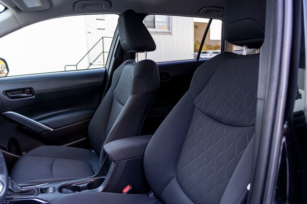 2022 Toyota Corolla Cross LE AWD **JAMAIS ACCIDENTÉ+CARPLAY+CAMÉRA+MAG** in Charlemagne, Quebec - 27 - w1024h768px