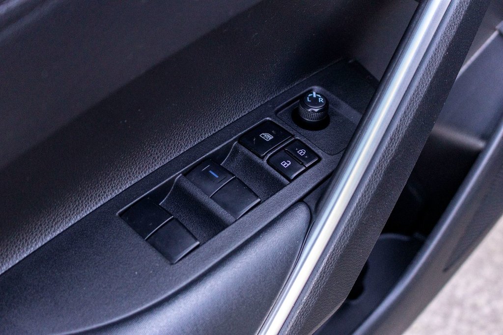 2022 Toyota Corolla Cross LE AWD **JAMAIS ACCIDENTÉ+CARPLAY+CAMÉRA+MAG** in Charlemagne, Quebec - 31 - w1024h768px