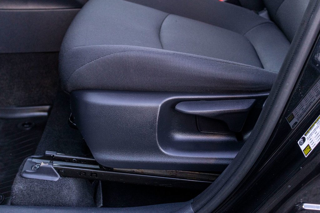 2022 Toyota Corolla Cross LE AWD **JAMAIS ACCIDENTÉ+CARPLAY+CAMÉRA+MAG** in Charlemagne, Quebec - 26 - w1024h768px