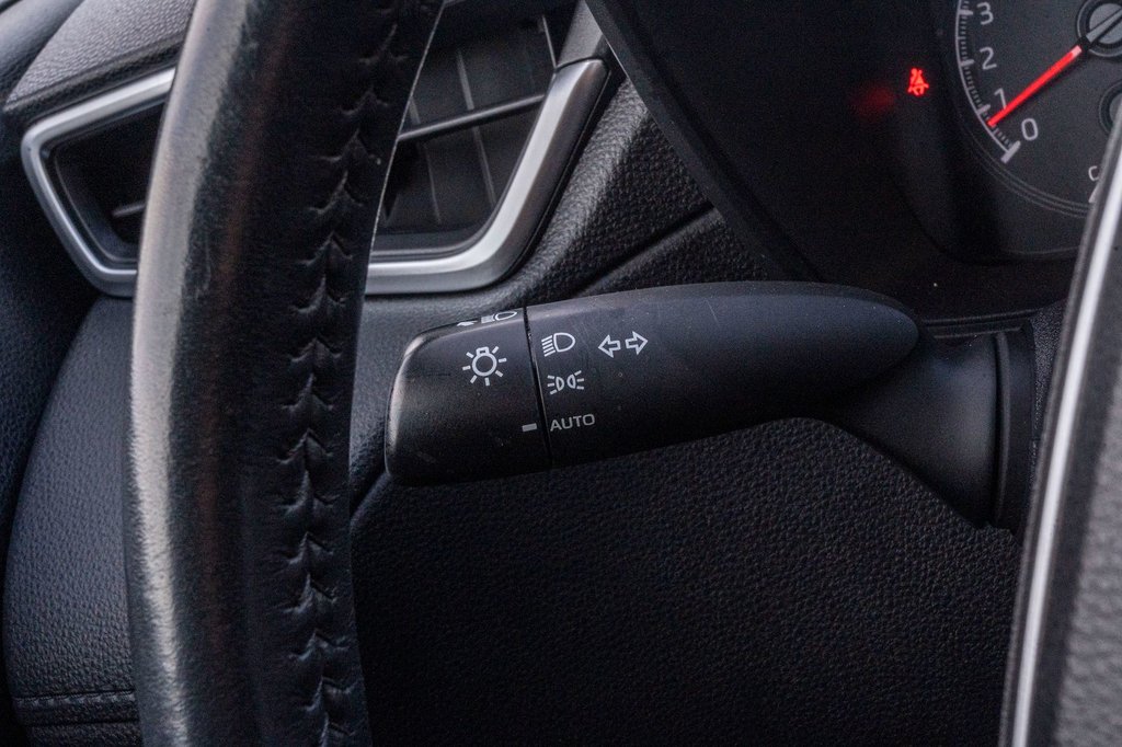 2022 Toyota Corolla Cross LE AWD **JAMAIS ACCIDENTÉ+CARPLAY+CAMÉRA+MAG** in Charlemagne, Quebec - 16 - w1024h768px