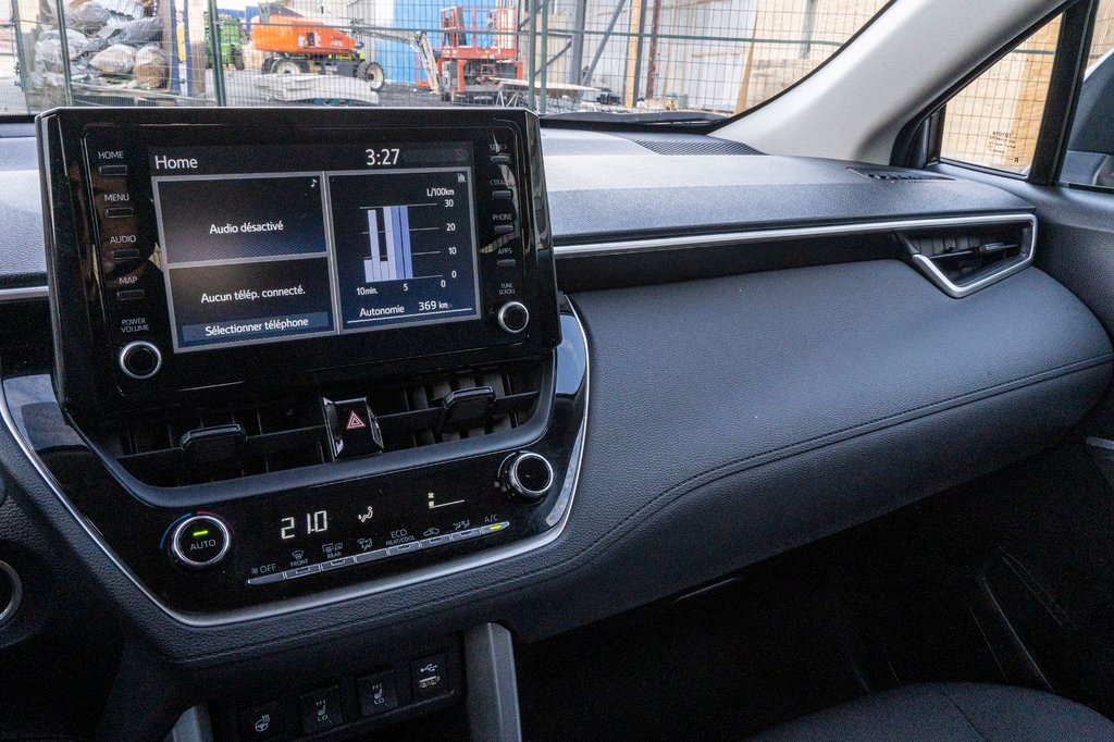 2022 Toyota Corolla Cross LE AWD **JAMAIS ACCIDENTÉ+CARPLAY+CAMÉRA+MAG** in Charlemagne, Quebec - 11 - w1024h768px