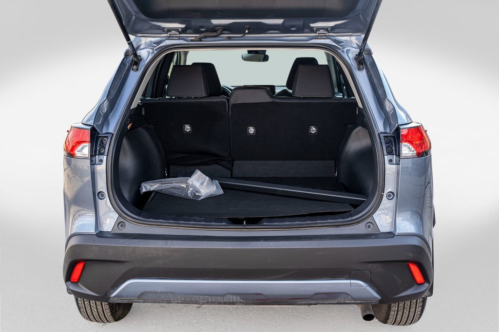 2022 Toyota Corolla Cross LE AWD **JAMAIS ACCIDENTÉ+CARPLAY+CAMÉRA+MAG** in Charlemagne, Quebec - 21 - w1024h768px