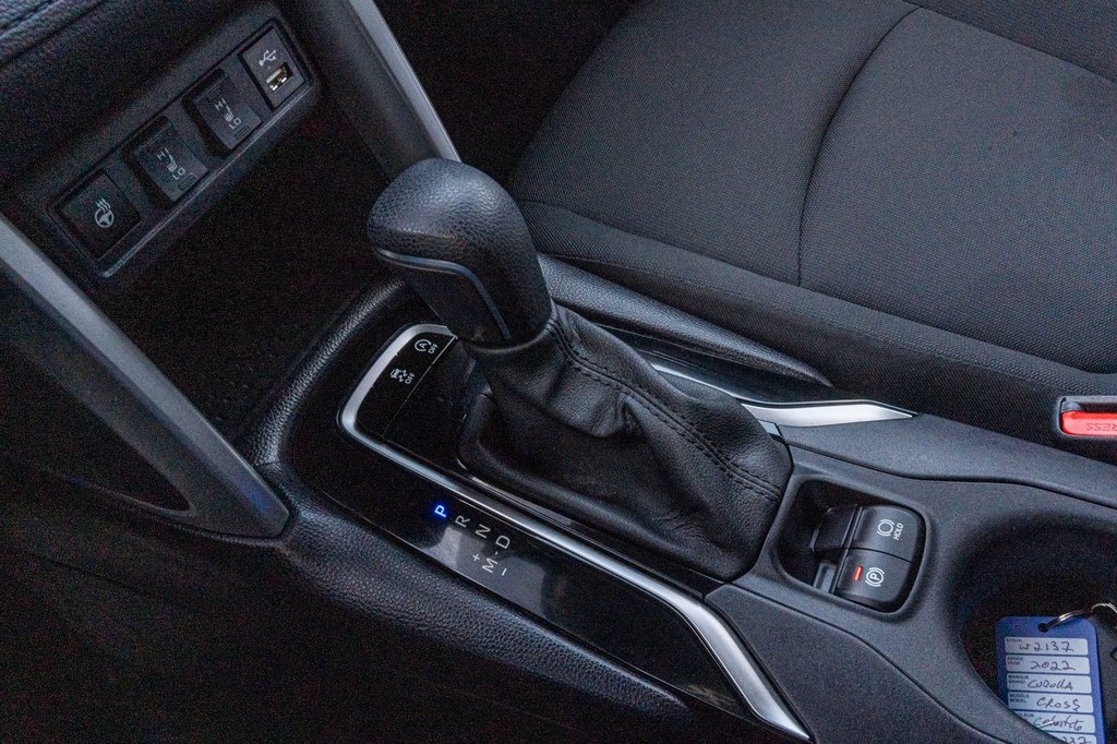 2022 Toyota Corolla Cross LE AWD **JAMAIS ACCIDENTÉ+CARPLAY+CAMÉRA+MAG** in Charlemagne, Quebec - 12 - w1024h768px