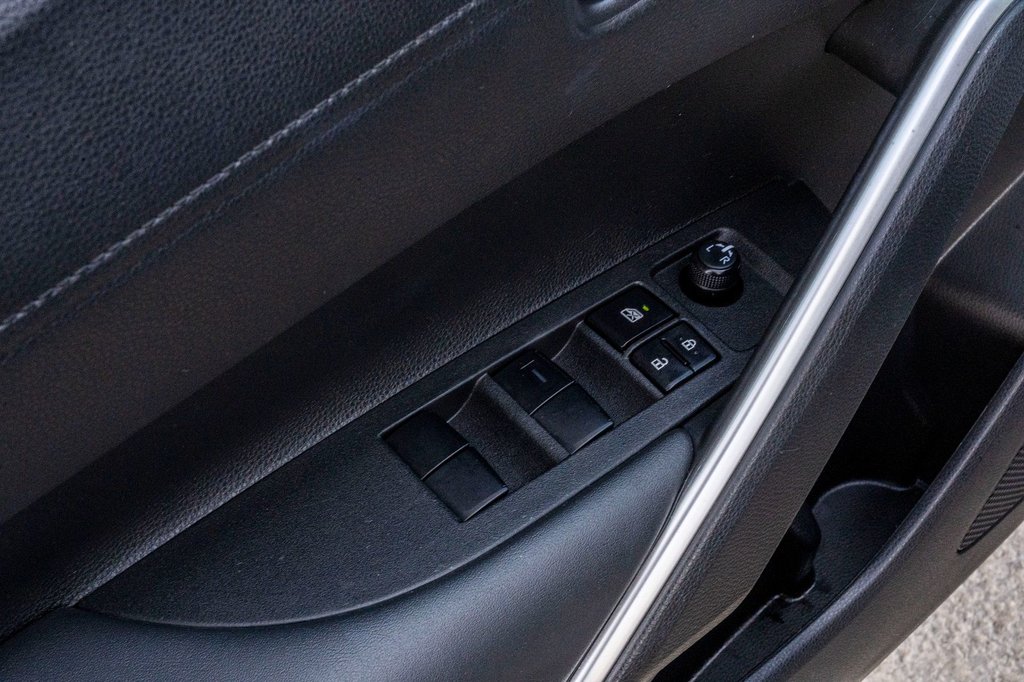 2022 Toyota Corolla Cross LE AWD **JAMAIS ACCIDENTÉ+CARPLAY+CAMÉRA+MAG** in Charlemagne, Quebec - 20 - w1024h768px