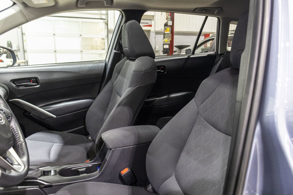 Toyota Corolla Cross LE AWD PREMIUM **JAMAIS ACCIDENTÉ+TOIT+MAG** 2022 à Charlemagne, Québec - 27 - w1024h768px