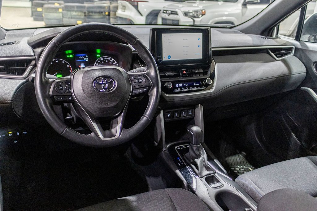 Toyota Corolla Cross hybride 2023 à Charlemagne, Québec - 7 - w1024h768px