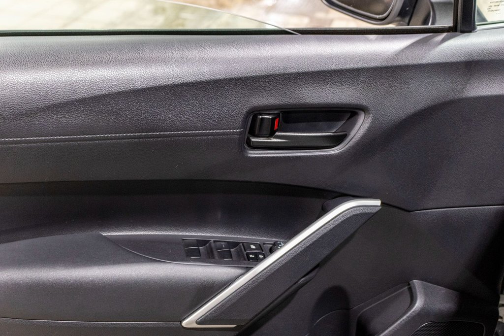 Toyota Corolla Cross hybride 2023 à Charlemagne, Québec - 26 - w1024h768px