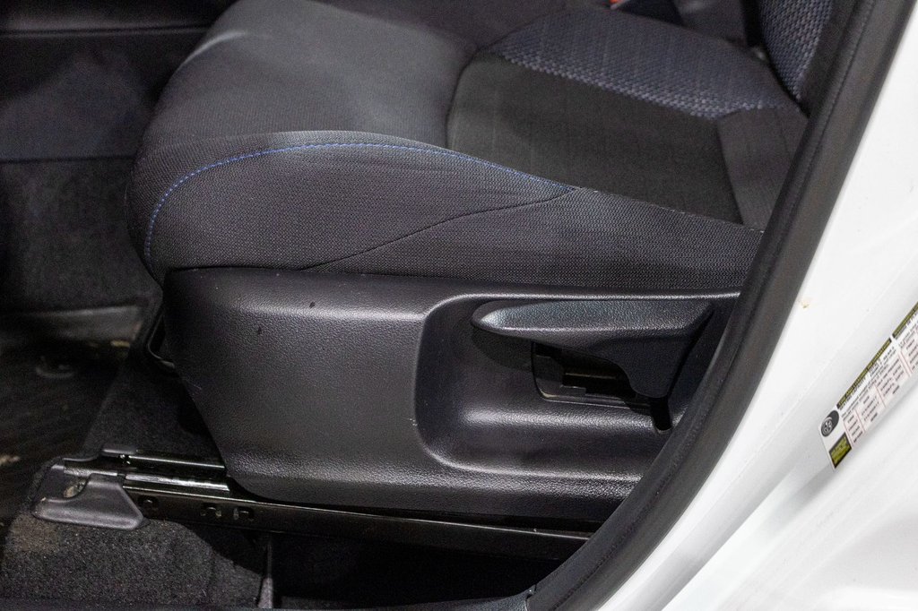 Toyota Corolla Cross hybride 2023 à Charlemagne, Québec - 24 - w1024h768px