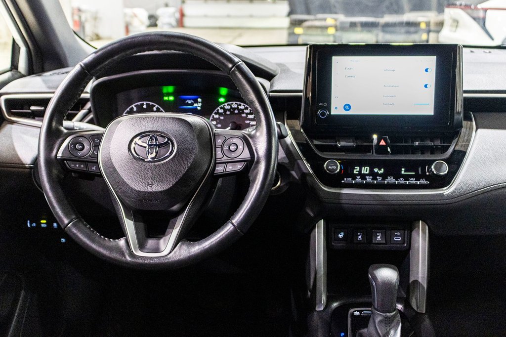 Toyota Corolla Cross hybride 2023 à Charlemagne, Québec - 8 - w1024h768px