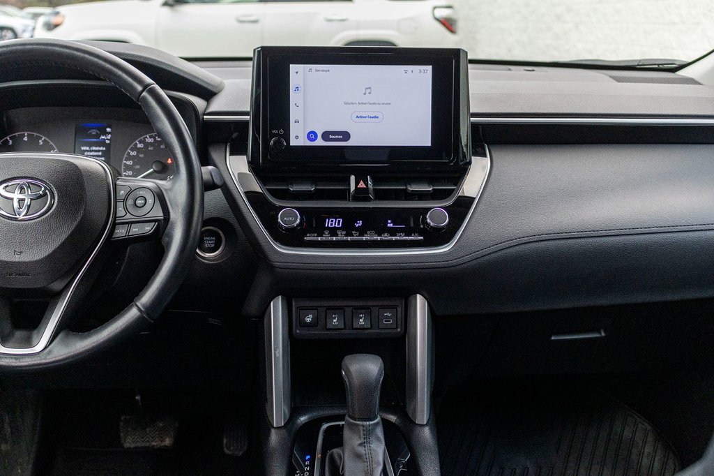 2023 Toyota Corolla Cross LE in Charlemagne, Quebec - 9 - w1024h768px