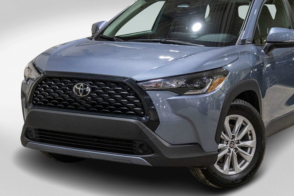 2023 Toyota Corolla Cross LE in Charlemagne, Quebec - 33 - w1024h768px