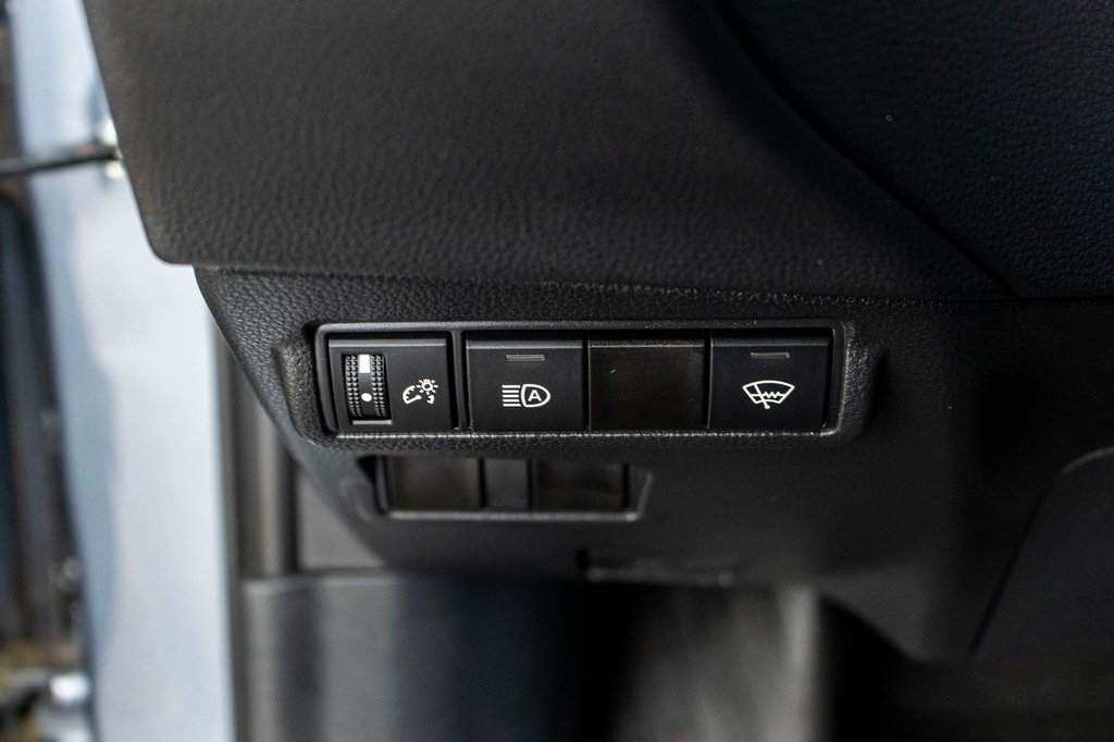 2023 Toyota Corolla Cross LE in Charlemagne, Quebec - 22 - w1024h768px