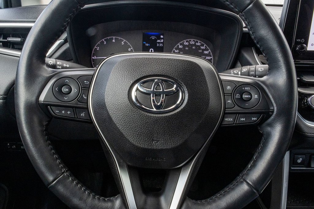 2023 Toyota Corolla Cross LE in Charlemagne, Quebec - 10 - w1024h768px