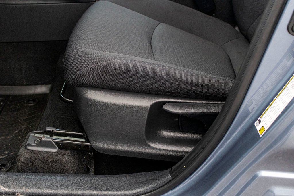 2023 Toyota Corolla Cross LE in Charlemagne, Quebec - 25 - w1024h768px