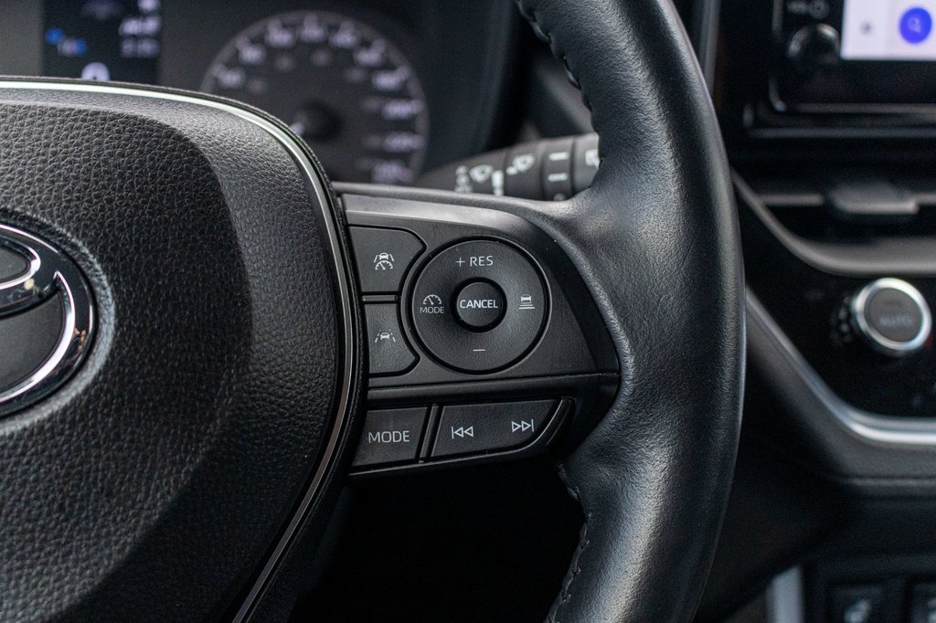 2023 Toyota Corolla Cross LE in Charlemagne, Quebec - 12 - w1024h768px