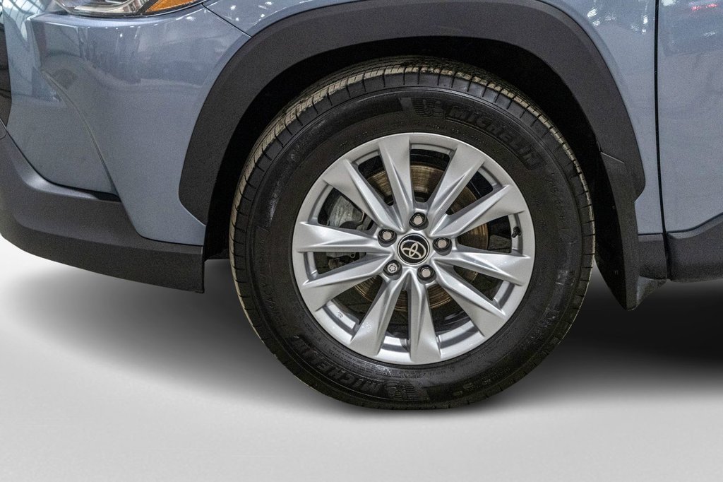 2023 Toyota Corolla Cross LE in Charlemagne, Quebec - 34 - w1024h768px