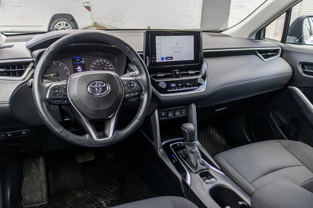 2023 Toyota Corolla Cross LE in Charlemagne, Quebec - 7 - w1024h768px