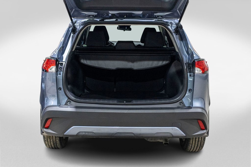 2023 Toyota Corolla Cross LE in Charlemagne, Quebec - 30 - w1024h768px