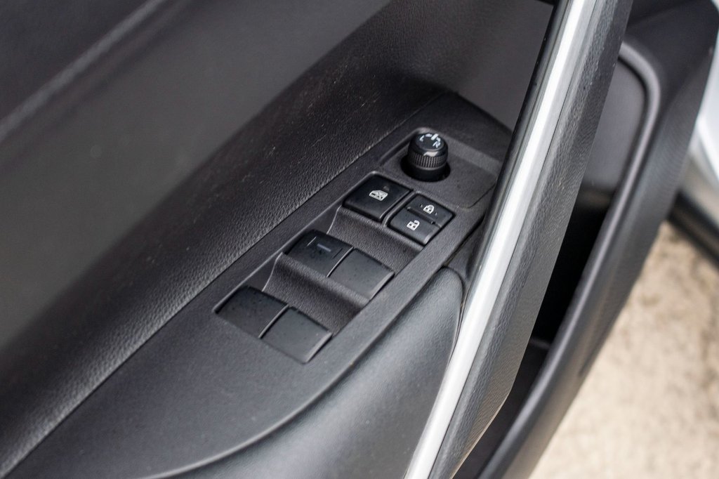 Toyota Corolla Cross LE AWD **JAMAIS ACCIDENTÉ+CARPLAY+CAMÉRA** 2023 à Charlemagne, Québec - 28 - w1024h768px