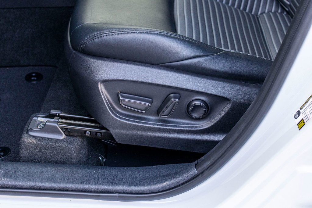 Toyota COROLLA CROSS HYBRIDE XSE 2023 à Charlemagne, Québec - 25 - w1024h768px