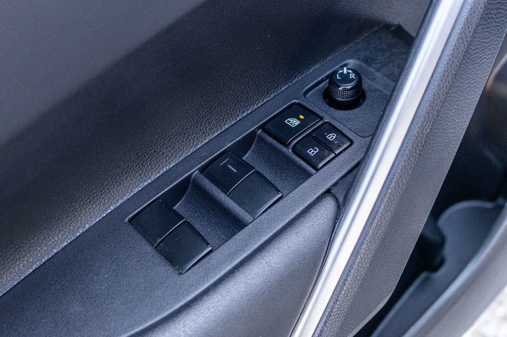 Toyota COROLLA CROSS HYBRIDE XSE 2023 à Charlemagne, Québec - 28 - w1024h768px