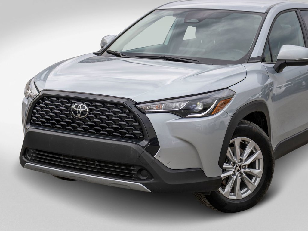 2023 Toyota Corolla Cross LE in Charlemagne, Quebec - 33 - w1024h768px