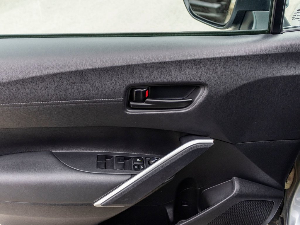 2023 Toyota Corolla Cross LE in Charlemagne, Quebec - 27 - w1024h768px