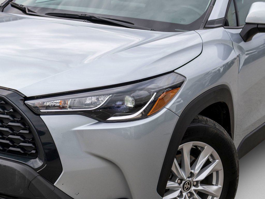 2023 Toyota Corolla Cross LE in Charlemagne, Quebec - 35 - w1024h768px