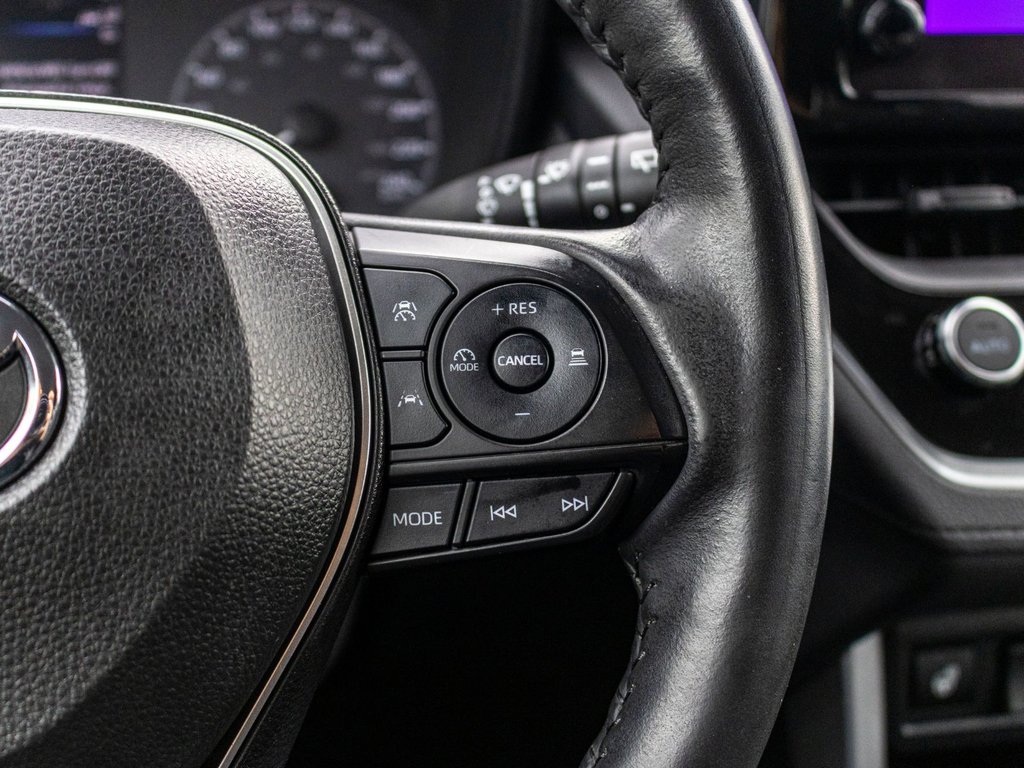 2023 Toyota Corolla Cross LE in Charlemagne, Quebec - 12 - w1024h768px