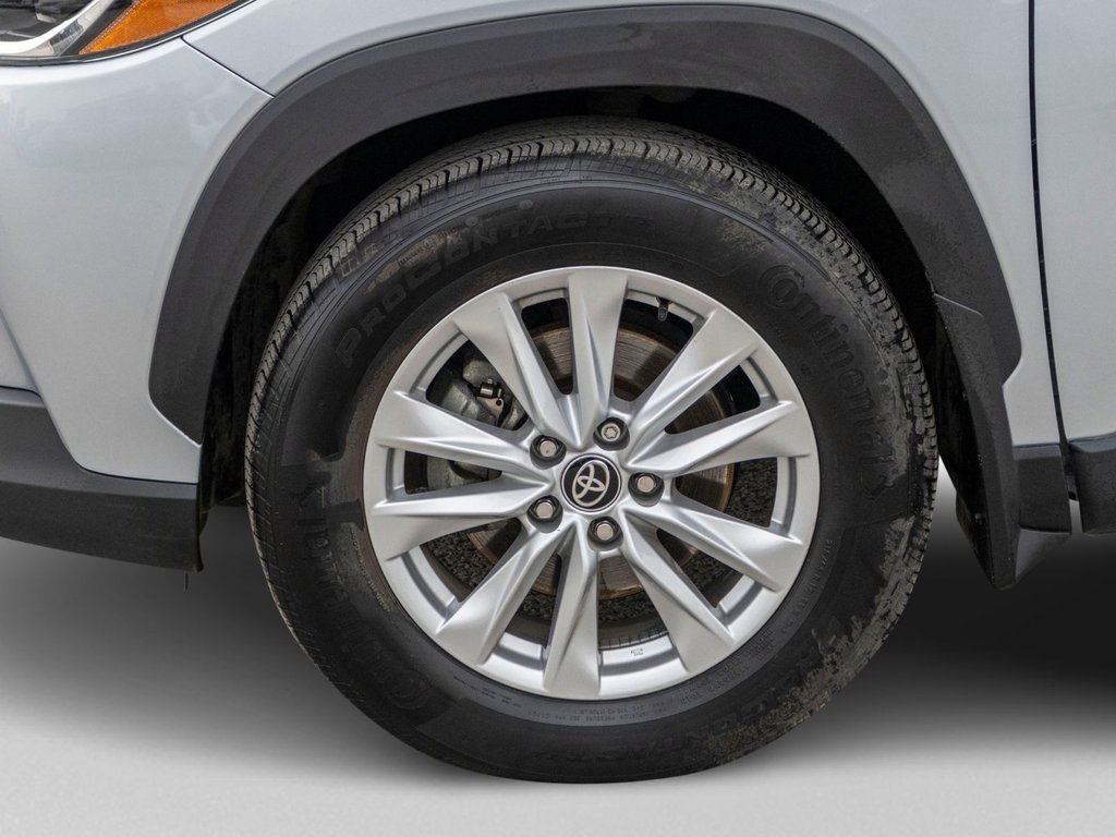 2023 Toyota Corolla Cross LE in Charlemagne, Quebec - 36 - w1024h768px