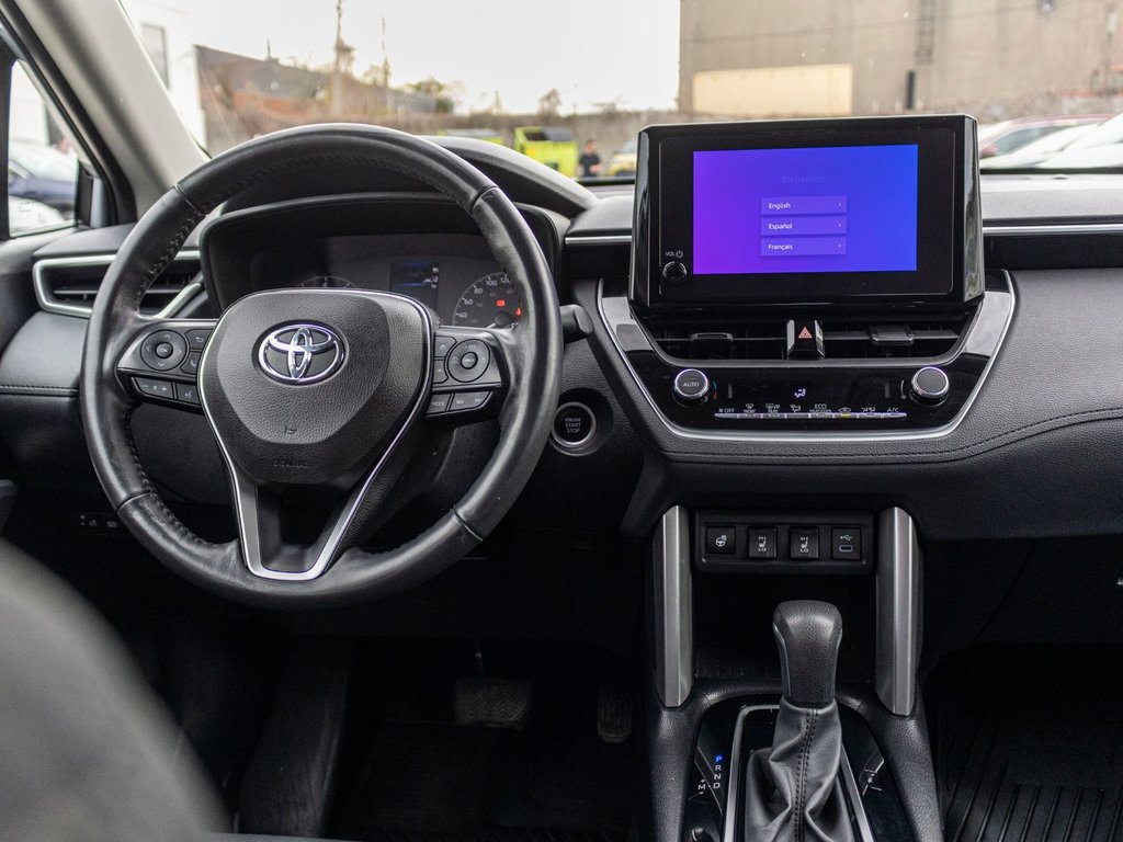 2023 Toyota Corolla Cross LE in Charlemagne, Quebec - 8 - w1024h768px
