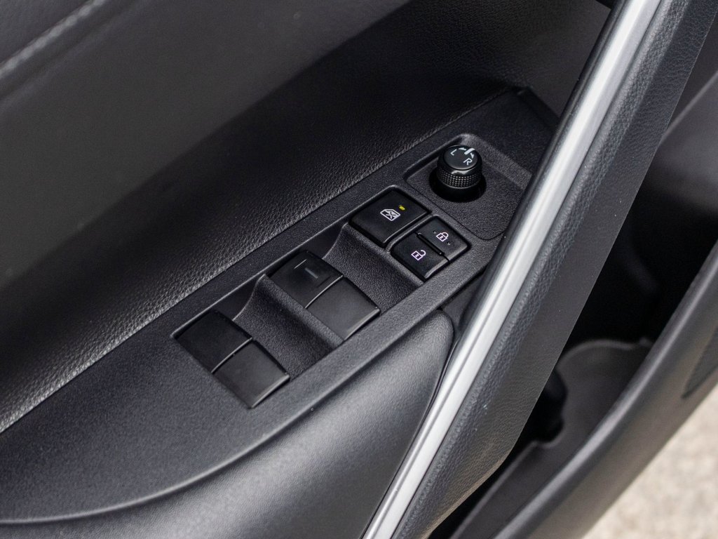 2023 Toyota Corolla Cross LE in Charlemagne, Quebec - 28 - w1024h768px