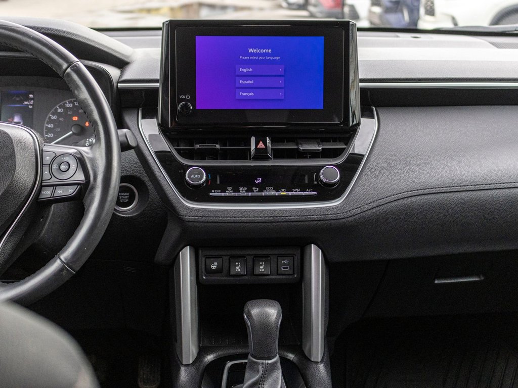 2023 Toyota Corolla Cross LE in Charlemagne, Quebec - 9 - w1024h768px
