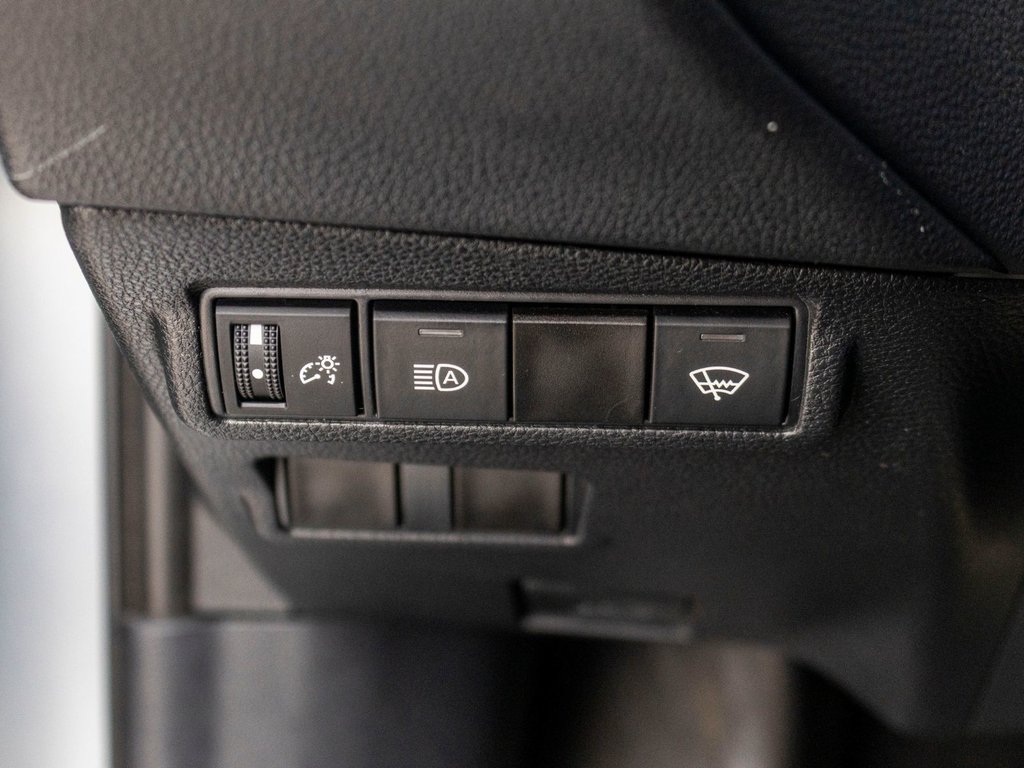 2023 Toyota Corolla Cross LE in Charlemagne, Quebec - 22 - w1024h768px