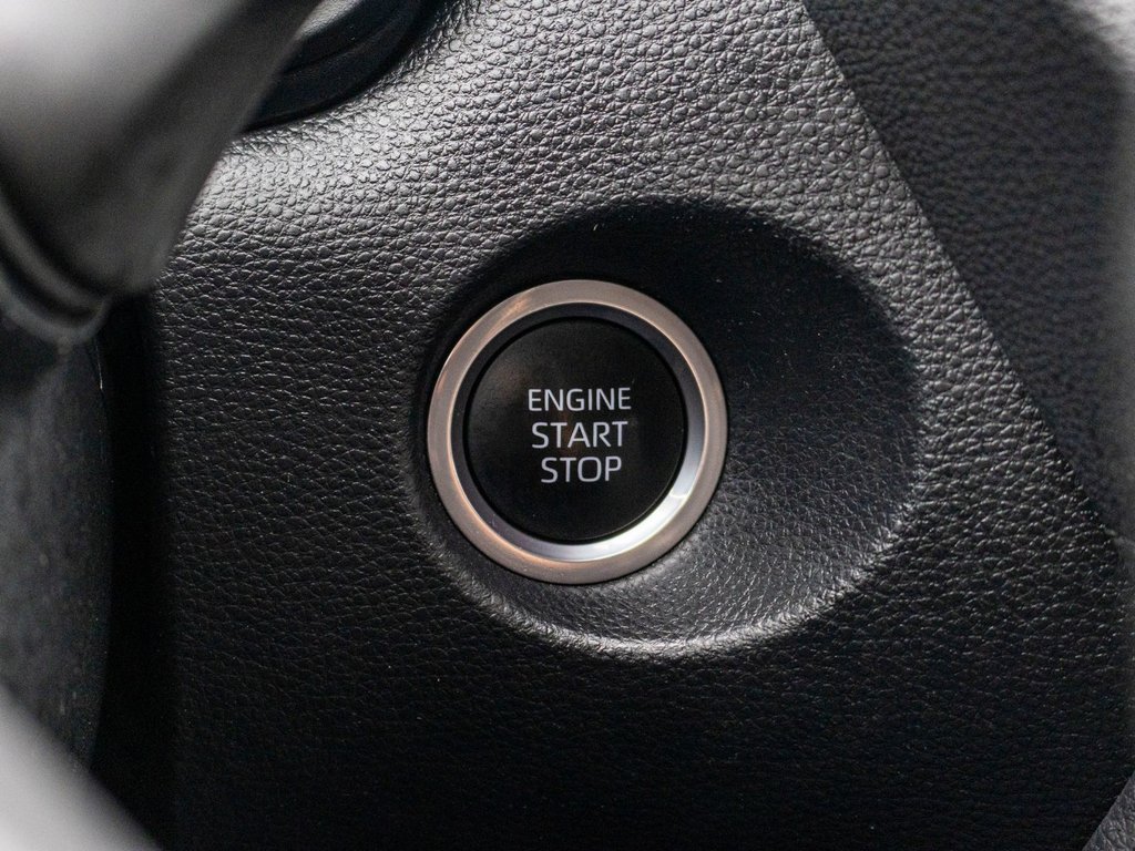 2023 Toyota Corolla Cross LE in Charlemagne, Quebec - 21 - w1024h768px